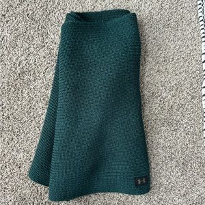 Dark green Under Armour cowl - excellent used condition